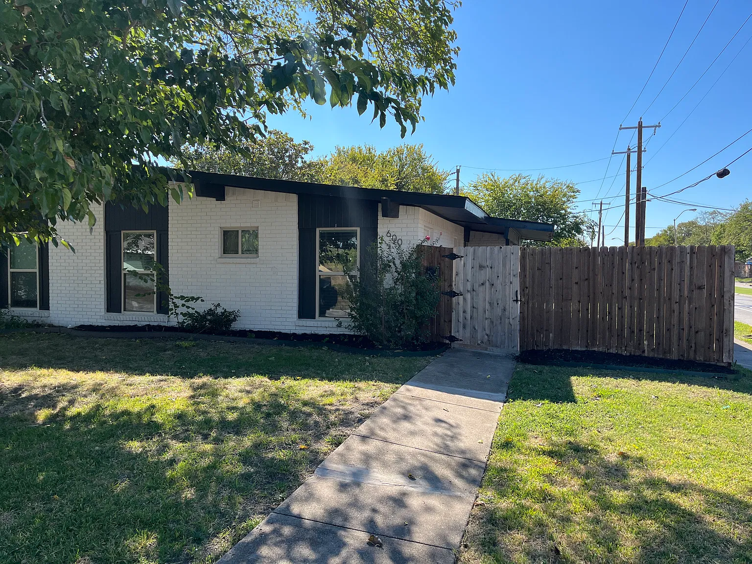 3 bed, 1195 sqft, $2,125 — Photo 1