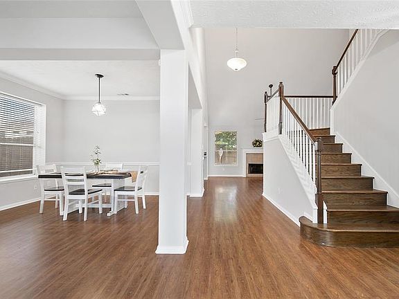 4th image of 11008 Rosewood Court