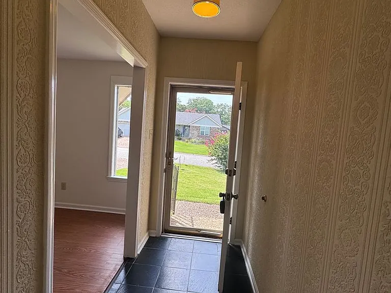 1115 Briar Creek Rd — Photo 38