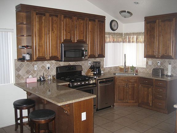 3rd image of 145 W Avenue L