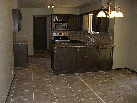 Kitchen (granite countertops, stainless steel appliances)