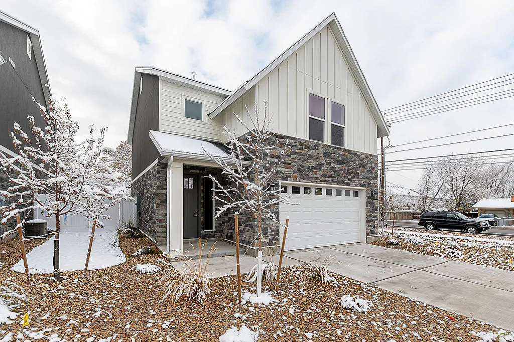 3 bed, 2.5 bath, 1704 sqft, $2,995 — Photo 3