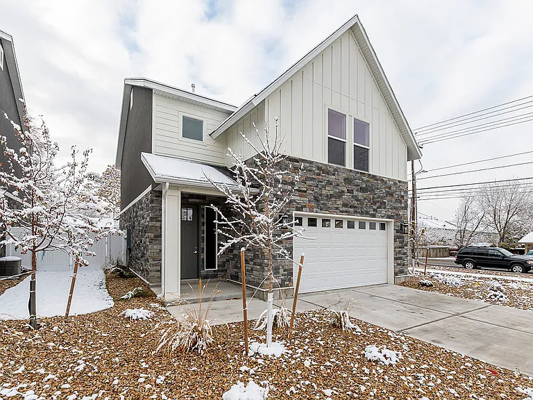 712 E Zekes Ct — Photo 3