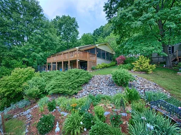 208 Lorraine Dr, Waynesville, NC 28785