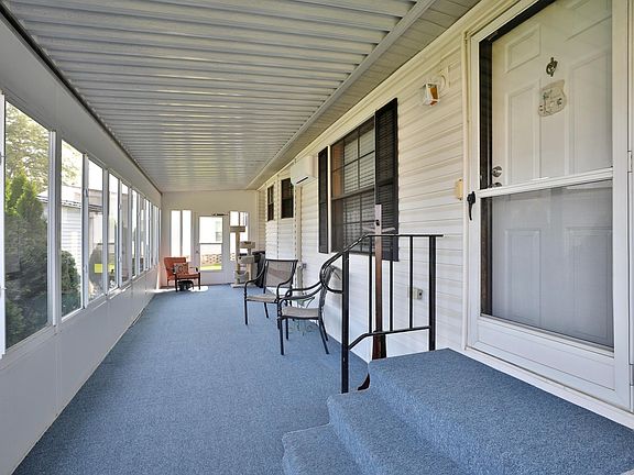 3rd image of 4498 Nevada Dr W