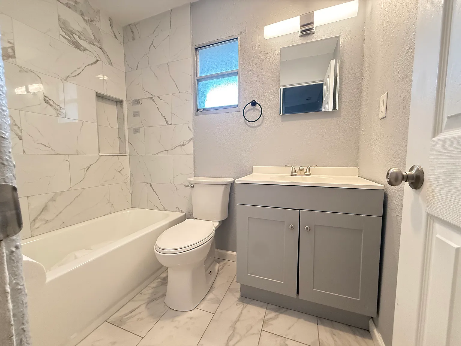 2 bed, 720 sqft, $1,795 — Photo 3