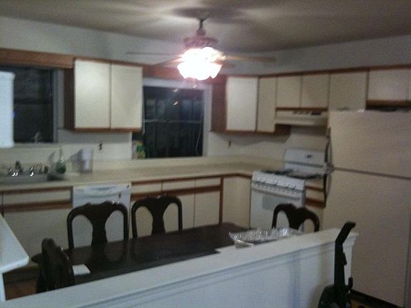 5th image of 171 Durham Ave #171