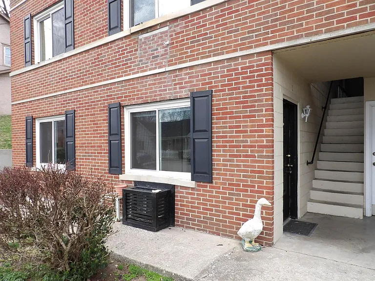 720 Woodland Ave #7 — Photo 2