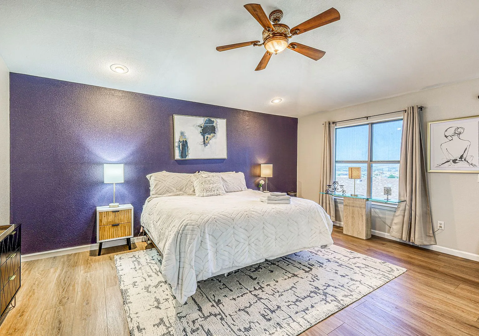 Beautiful Westside Home Furnished With 4 Bed-3 Baths Plus An Office With Beautiful Backyard With ... — Photo 4