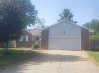 1301 Spring Cir, Haysville, KS 67060