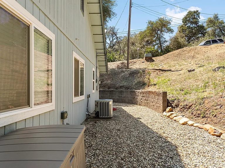 373 Skyline Blvd — Photo 23