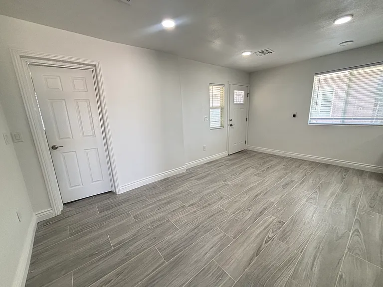2047 Westwind Rd #1/2 — Photo 9