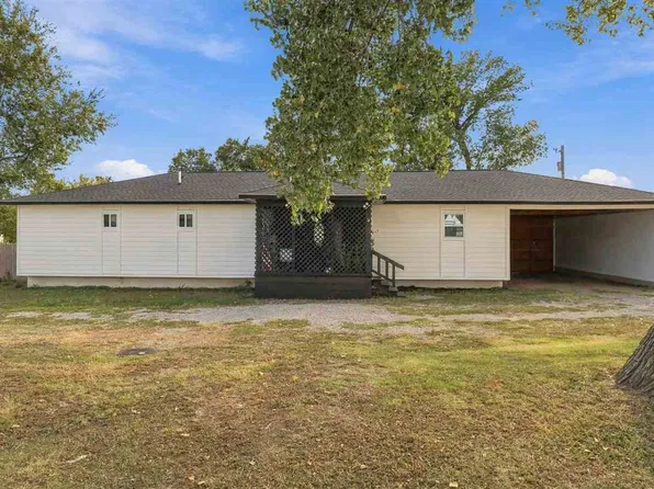 817 E 3rd St, Newkirk, OK 74647