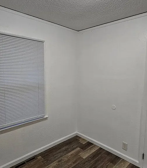 10716 Bennington Ave — Photo 11