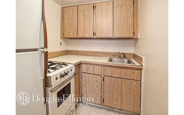 Sold by Douglas Elliman | media 17