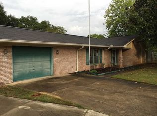 305 Forest Lake Ct, Warner Robins, GA 31093