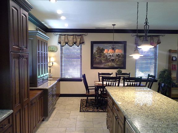   Kitchen/Dining area