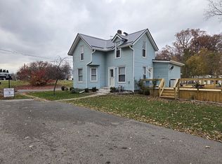 102 Lovette St, Wolcottville, IN 46795