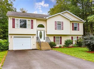 825 Trafalgar Rd, Tobyhanna, PA 18466