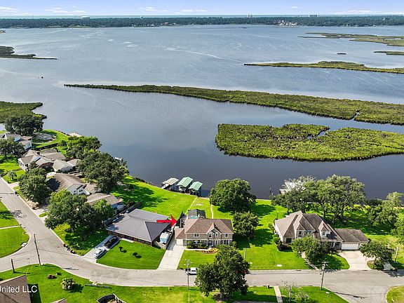 3rd image of 2509 S Shore Dr