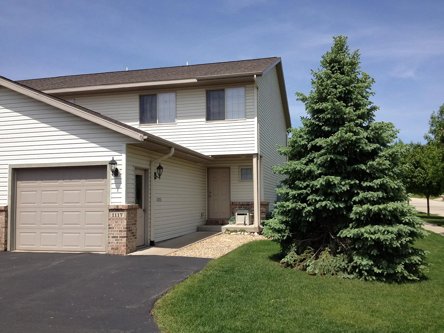 1101 Stuhr Ct — Photo 1