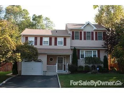 8 Roxy Ave photo 1