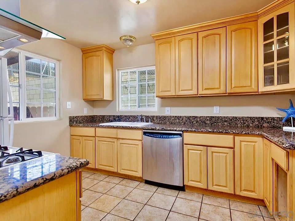 1st image of 834 Maria Ave