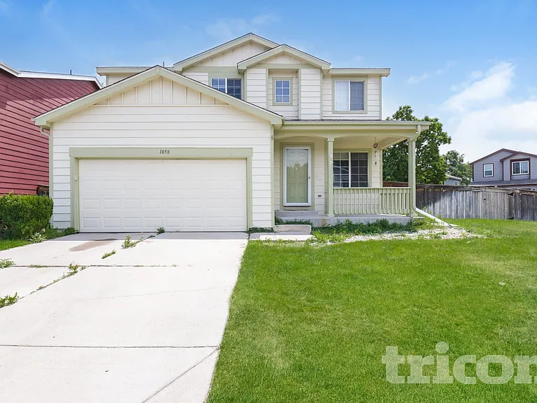 1058 Oriole Cir — Photo 1