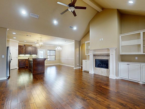 3rd image of 524 Arnold Ln