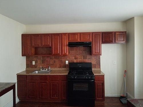 2nd image of 112 Monroe St APT 4