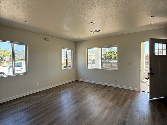 Entry/Living room