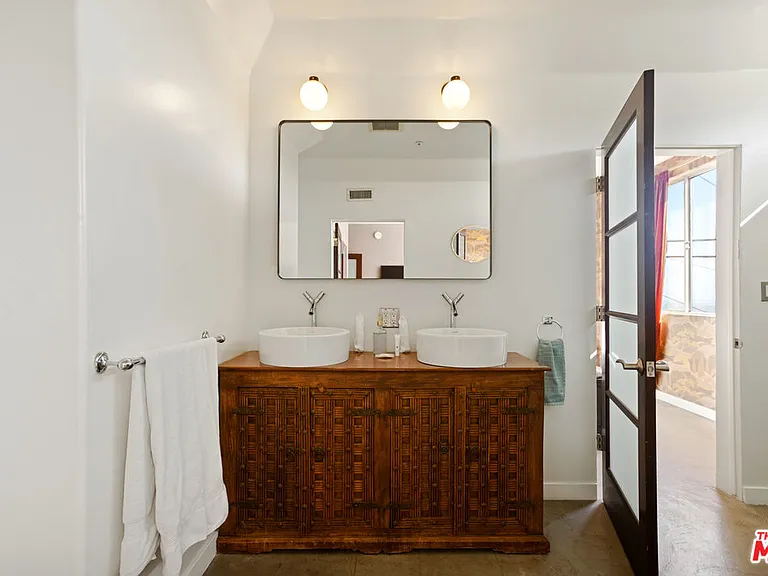 8435 Franklin Ave — Photo 45