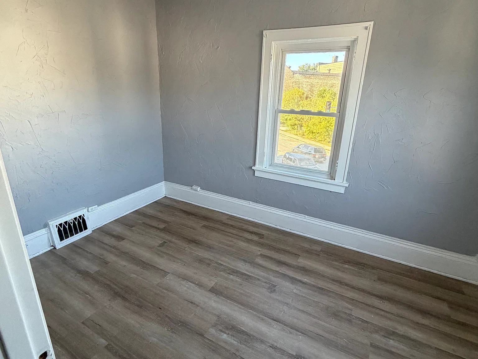 3 bed, 1200 sqft, $1,675 — Photo 2