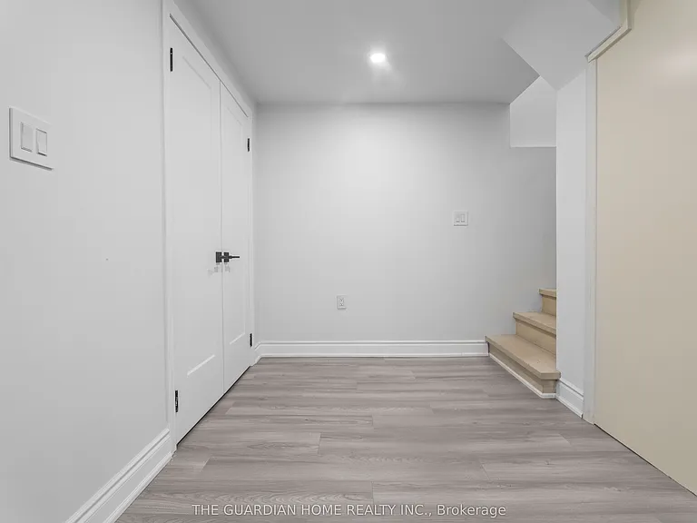 44 Williamson Dr W — Photo 3
