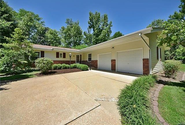 1st image of 923 La Cherie Dr