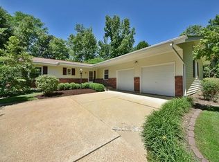 923 La Cherie Dr, Ballwin, MO