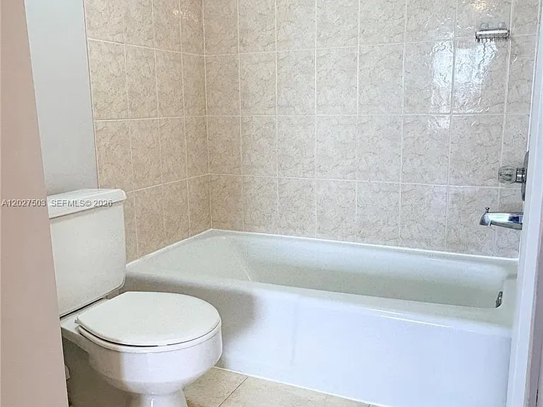 18900 NE 14th Ave #D302 — Photo 11