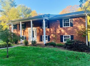 2090 Oakland Dr, Winston Salem, NC 27106