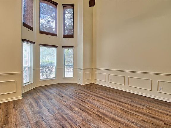 4th image of 1410 Baker Dr