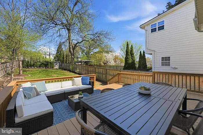 1215 Hamilton St NW — Photo 8