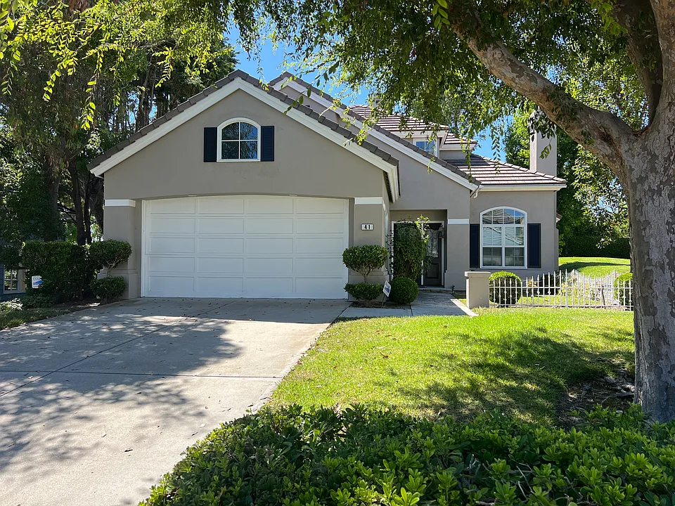 41 Hillcrest Mdws