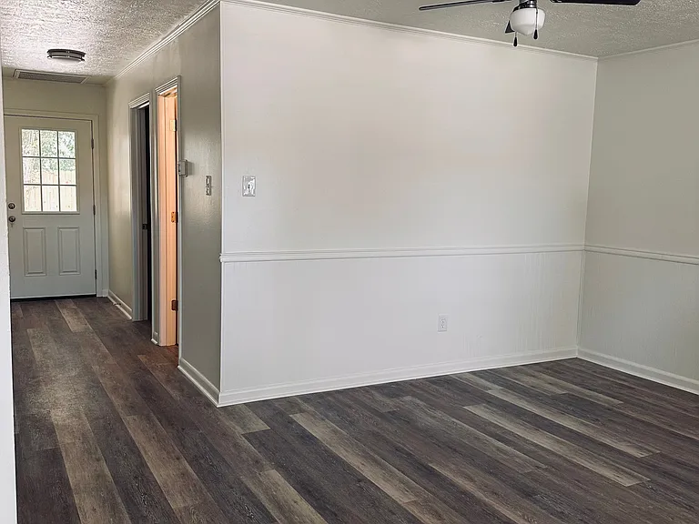 4437 Kirkwood Dr — Photo 6
