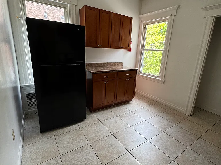 132 William St #2 — Photo 8