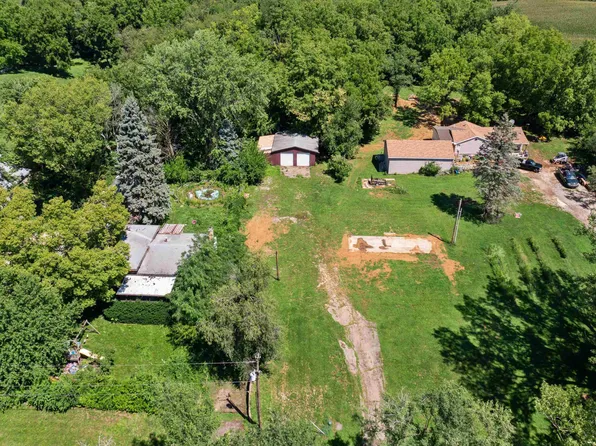 1311 Fischer Rd, Creve Coeur, IL 61610