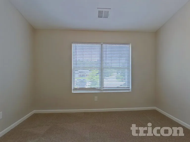 333 Daffodil Dr — Photo 10