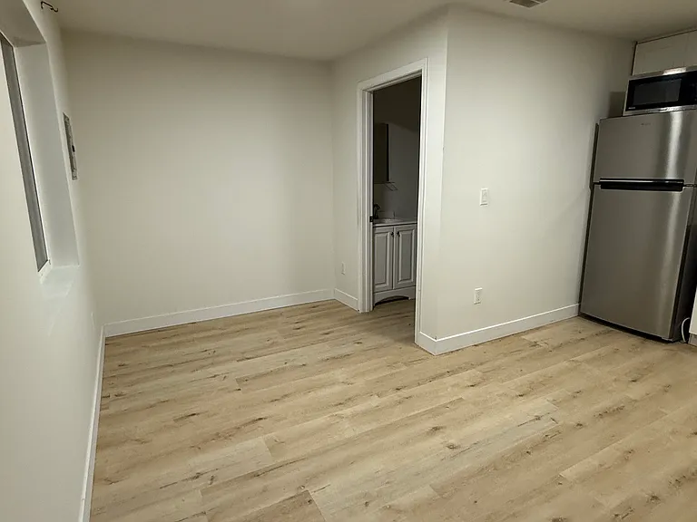 Vineyard Ave — Photo 3