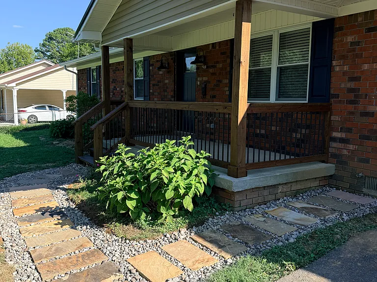 2360 Parkway Dr SE — Photo 2