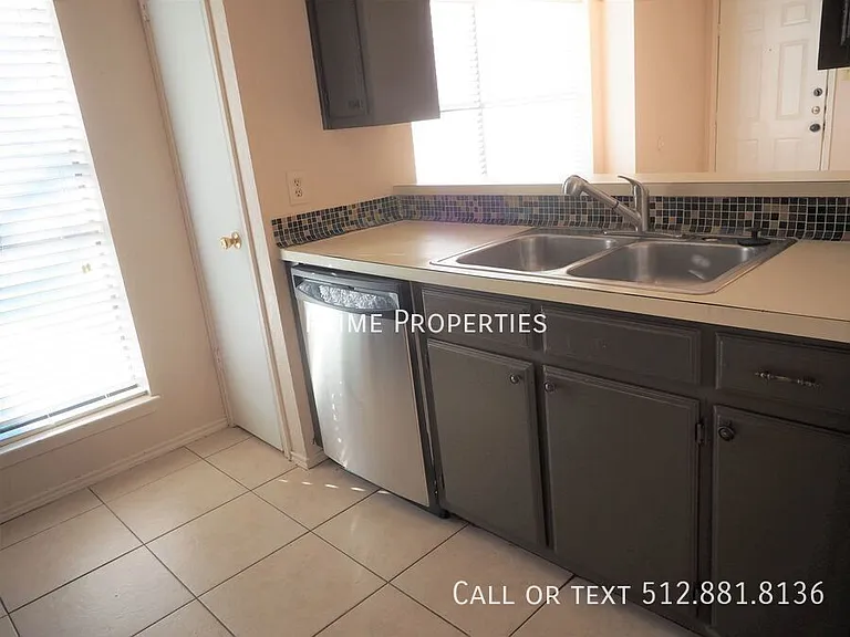 1401 Hermitage Dr — Photo 8