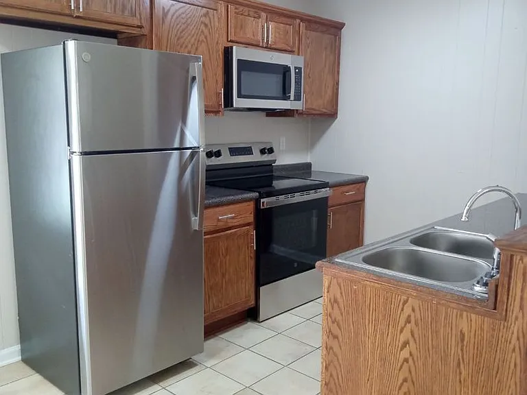 425 Wilson Ln — Photo 9