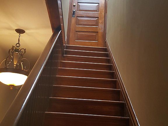 Steps to 3rd floor unit